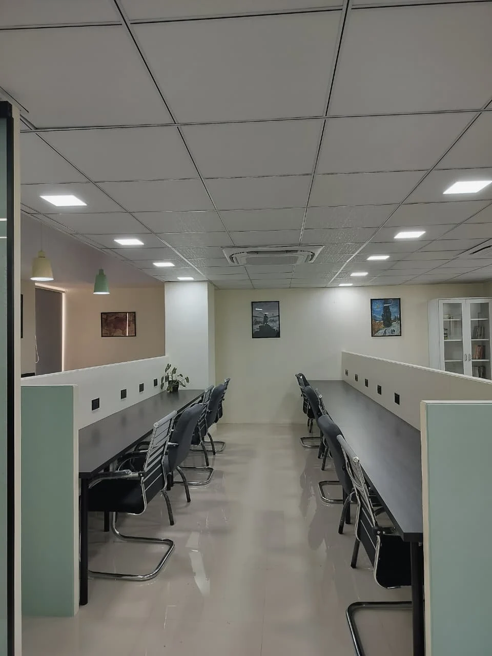 Bright and comfortable student study zone